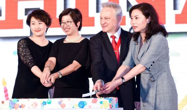 切蛋糕.JPG