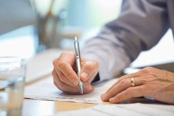 企业董事的财务报告责任